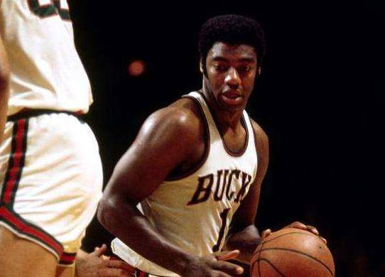 甚至把他比 甚至把他比